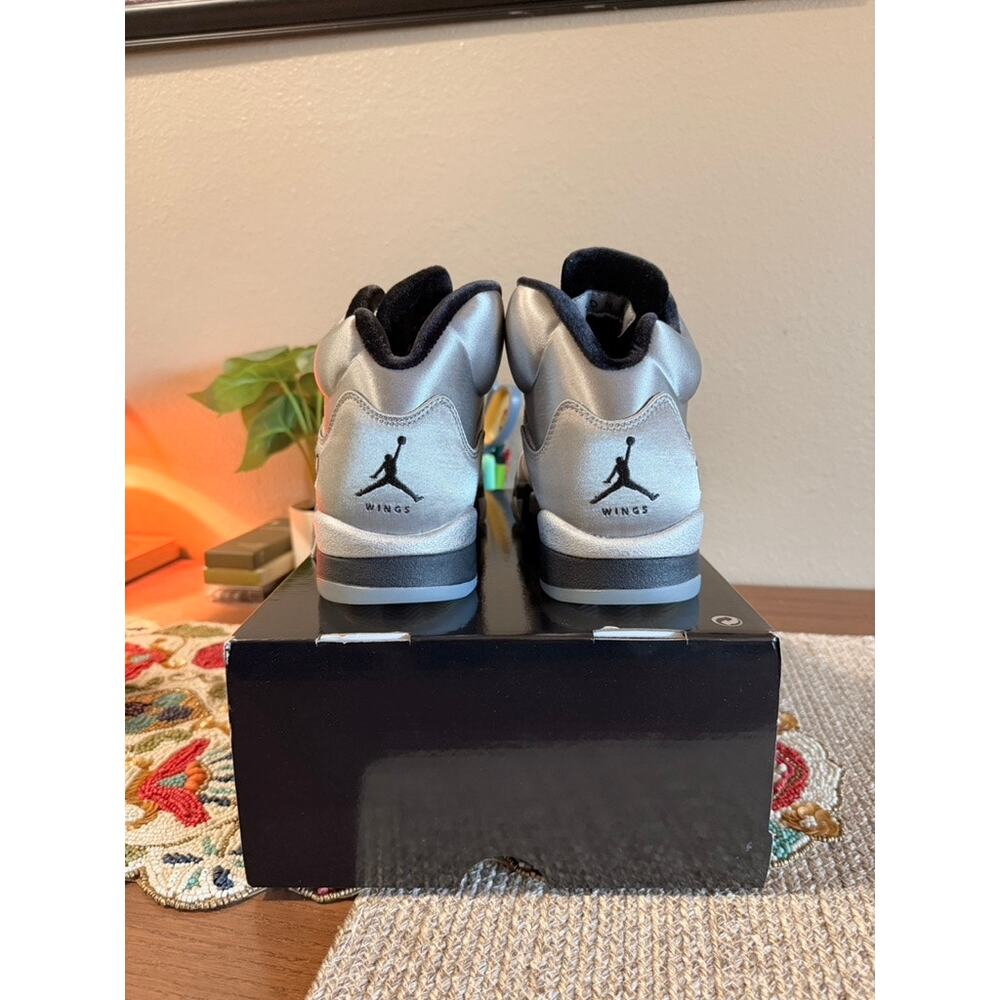 Women's Jordan 5 Retro Wings Medium Grey Black Metallic Silver IO2038 001 - Picture 4 of 9